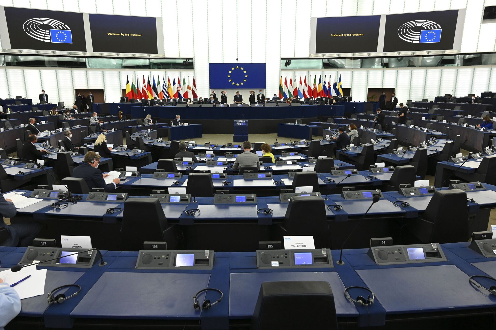 Membros do Parlamento Europeu participam da abertura da sessão plenária do Parlamento Europeu em Estrasburgo, Leste da França, 7 de junho de 2021 - Sputnik Brasil, 1920, 09.11.2021