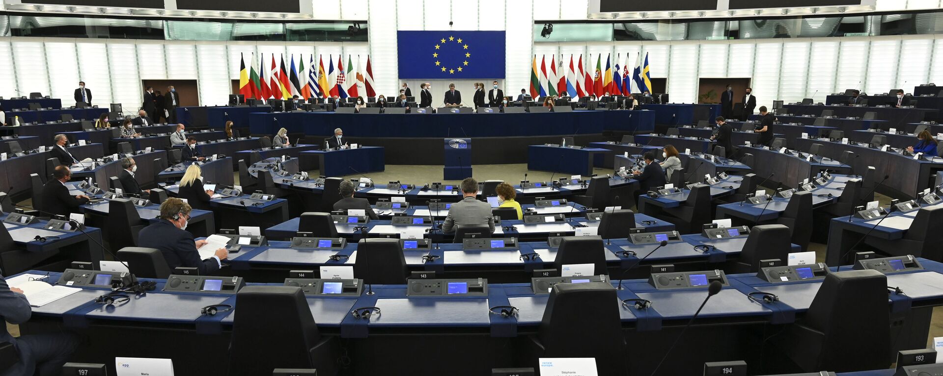 Membros do Parlamento Europeu participam da abertura da sessão plenária da instituição em Estrasburgo, na França, em 7 de junho de 2021. - Sputnik Brasil, 1920, 07.04.2022