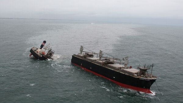 Navio Crimson Polaris quebrado em dois, perto de Hachinohe, no norte do Japão, 12 de agosto de 2021 - Sputnik Brasil
