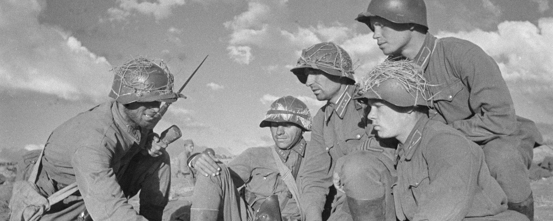 Soldados soviéticos antes de um combate no âmbito do conflito fronteiriço entre as tropas da URSS e Mongólia, de um lado, e do Japão, do outro lado, 1939 - Sputnik Brasil, 1920, 16.08.2021