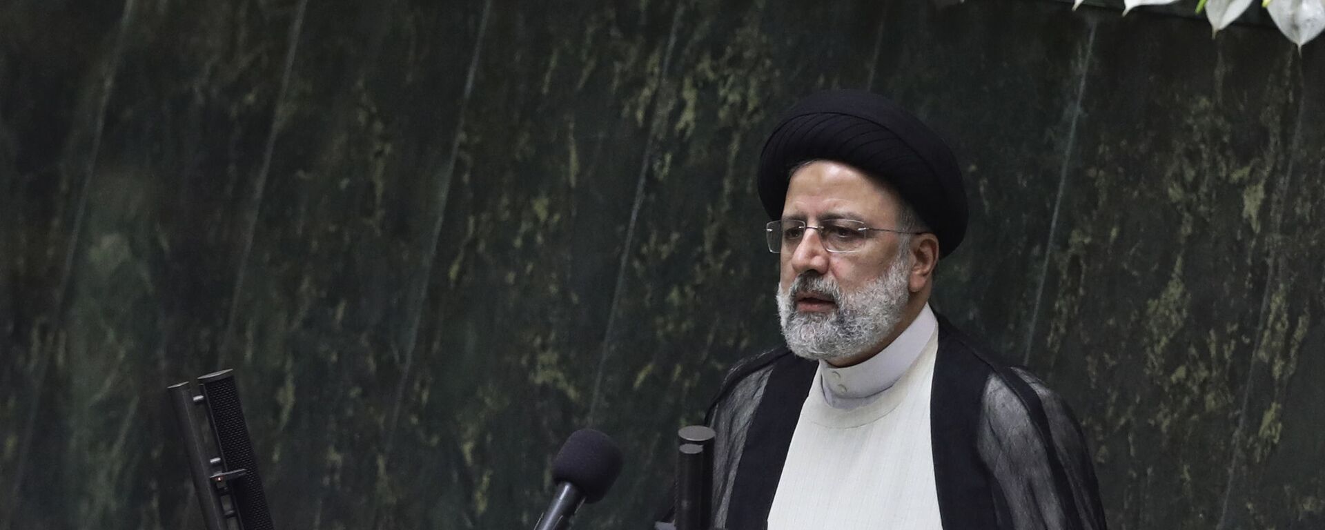 Presidente iraniano, Ebrahim Raisi faz discurso após cerimônia de posse no Parlamento do Irã, em 5 de agosto de 2021 - Sputnik Brasil, 1920, 20.05.2024