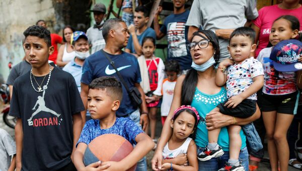 População do bairro popular Cota 905 em Caracas, na Venezuela, dia 14 de agosto de 2021 - Sputnik Brasil