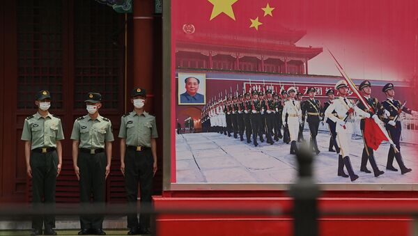 Soldados do Exército de Libertação Popular (ELP) da China de guarda na entrada da Cidade Proibida em Pequim, China, 12 de junho de 2021 - Sputnik Brasil