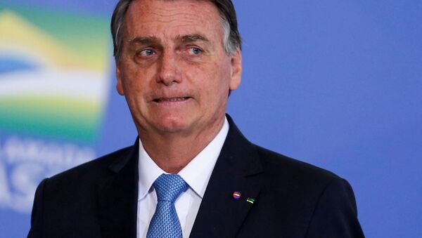 O presidente do Brasil, Jair Bolsonaro, observa durante a cerimônia de promoção de generais das Forças Armadas, no Palácio do Planalto em Brasília, Brasil, 12 de agosto de 2021 - Sputnik Brasil