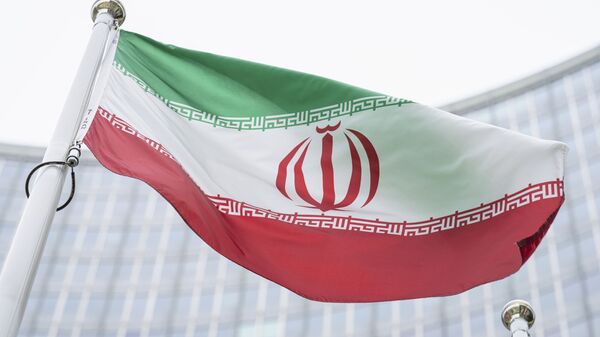 Bandeira do Irã em frente ao edifício da sede da Agência Internacional de Energia Atômica (AIEA) em Viena, Áustria, 24 de maio de 2021 - Sputnik Brasil