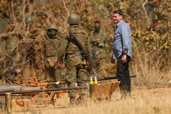 O presidente Jair Bolsonaro acompanhando o exercício militar Operação Formosa, Goiás, 16 de agosto de 2021 - Sputnik Brasil