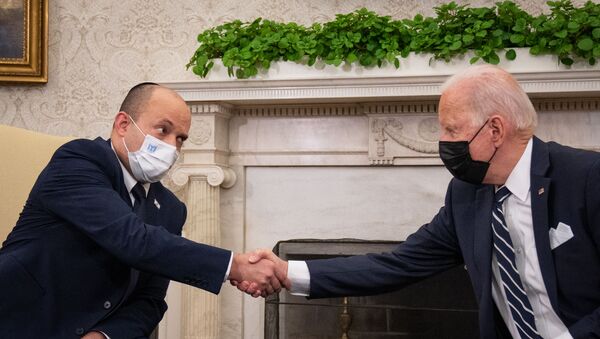 Presidente dos EUA, Joe Biden (d), com o primeiro-ministro israelense Naftali Bennett na Casa Branca em 27 de agosto de 2021 - Sputnik Brasil