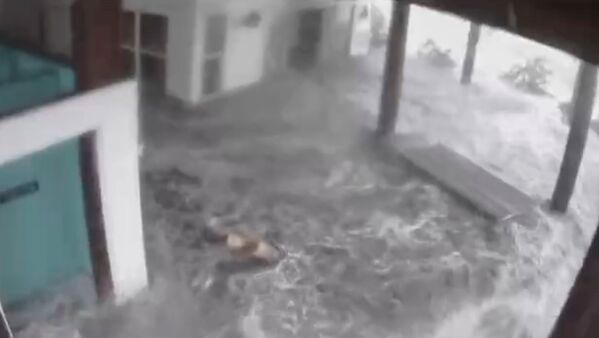 Água chega a uma casa de praia após furacão Ida atingir o estado da Louisiana, EUA, 29 de agosto de 2021 - Sputnik Brasil