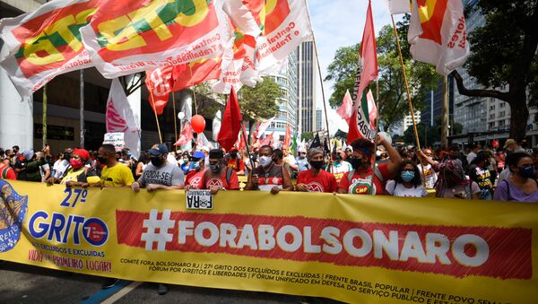 Manifestantes realizam protesto contra o governo do presidente Jair Bolsonaro na Praça Mauá, no Rio de Janeiro, em 7 de setembro de 2021 - Sputnik Brasil