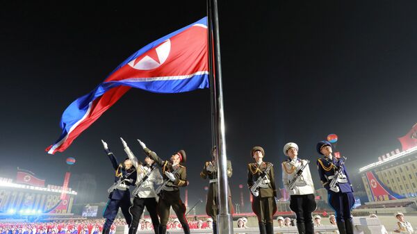 Soldados norte-coreanos participam da parada em Pyongyang, Coreia do Norte, 9 de setembro de 2021 - Sputnik Brasil
