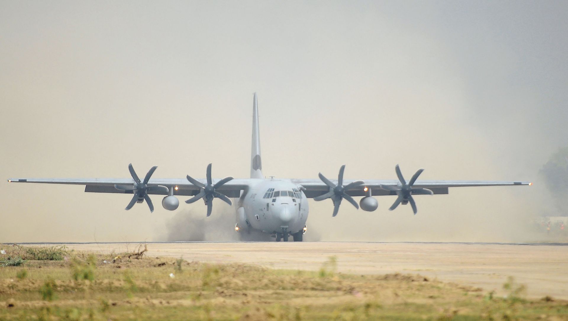 Avião C-130J da Força Aérea da Índia pousa durante exercícios militares - Sputnik Brasil, 1920, 09.09.2021