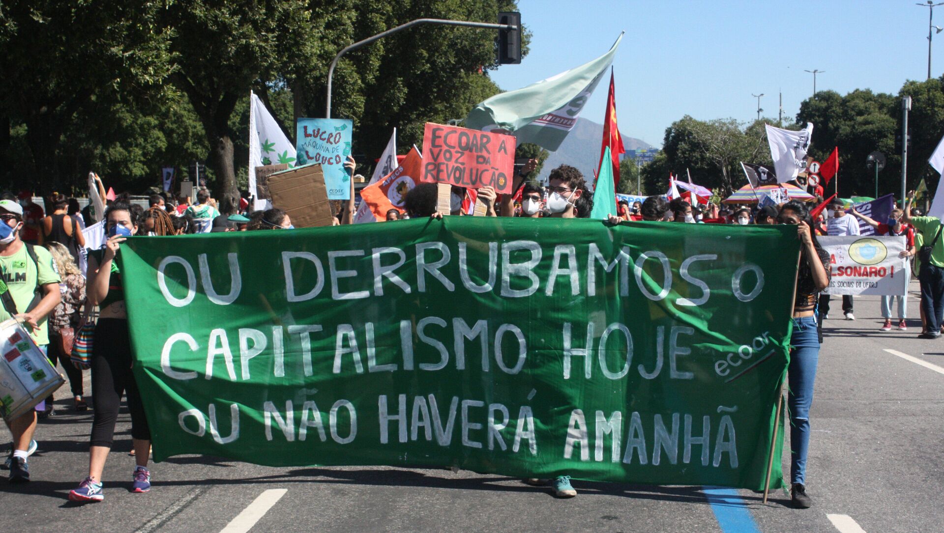 Manifestantes voltam às ruas contra o governo de Jair Bolsonaro, no centro do Rio de Janeiro, em 24 de julho de 2021 - Sputnik Brasil, 1920, 09.09.2021