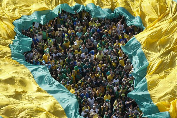 Pessoas participam de manifestação em apoio ao presidente Jair Bolsonaro em São Paulo, no Dia da Independência do Brasil, 7 de setembro de 2021. - Sputnik Brasil