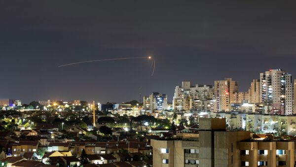 Sistema antimíssil Cúpula de Ferro de Israel intercepta foguete lançado desde a Faixa de Gaza em direção a Israel, visto de Ashkelon, Israel, 11 de setembro de 2021 - Sputnik Brasil