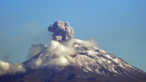 Erupção do vulcão Popocatépetl, na Cidade do México - Sputnik Brasil