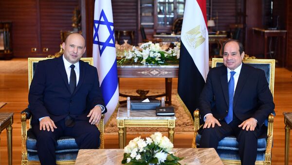 Presidente do Egito, Abdel Fattah al-Sisi, e premiê de Israel, Naftali Bennett, na cidade de Sharm El-Sheikh, Egito, 13 de setembro de 2021 - Sputnik Brasil