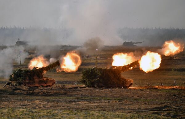Unidades de artilharia autopropulsada durante a etapa principal dos exercícios militares Zapad 2021, no polígono de Mulino, região de Nizhny Novgorod, Rússia. - Sputnik Brasil
