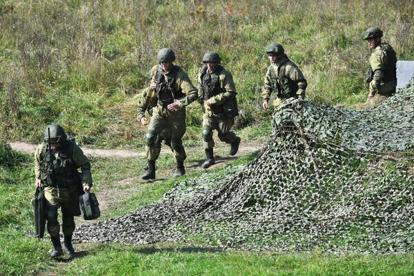Soldados durante os exercícios militares estratégicos Zapad 2021 realizados em conjunto pela Rússia e Belarus, no polígono de Pravdinsky, região de Kaliningrado, Rússia. - Sputnik Brasil