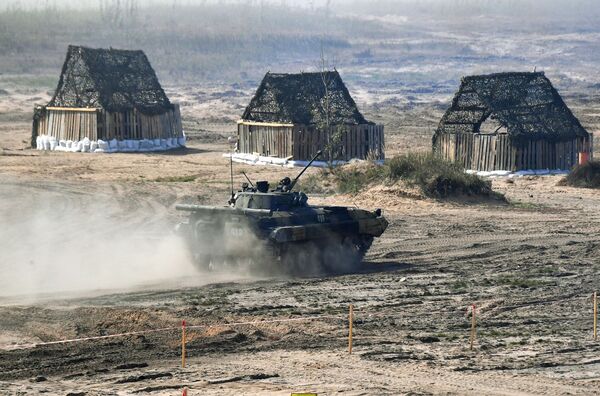 Blindado BMP-2 durante os exercícios militares estratégicos Zapad 2021 realizados em conjunto pela Rússia e Belarus, no polígono de Obuz-Lesnovsky, perto de Baranovichi, Belarus. - Sputnik Brasil