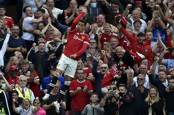 Cristiano Ronaldo celebrando seu segundo golo durante a partida de futebol da Liga Inglesa entre Manchester United e Newcastle United, em 11 de setembro de 2021. - Sputnik Brasil