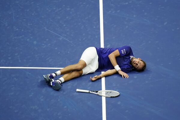 Tenista russo Daniil Medvedev após sua vitória contra tenista sérvio Novak Djokovic, durante final das provas masculinas US Open, em 12 de setembro de 2021. - Sputnik Brasil