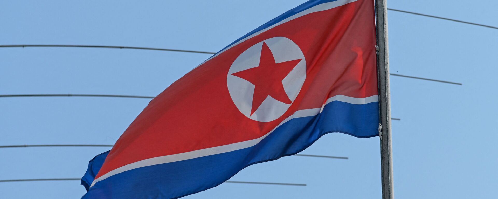 Bandeira da Coreia do Norte é vista na embaixada do país em Kuala Lumpur, na Malásia  - Sputnik Brasil, 1920, 27.05.2024