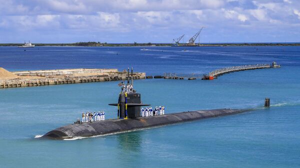 Submarino de ataque rápido USS Oklahoma City (SSN 723) da classe Los Angeles volta à base naval dos EUA em Guam, 19 de agosto de 2021 - Sputnik Brasil