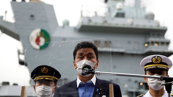 Nobuo Kishi, ministro da Defesa do Japão, fala à mídia na base naval dos EUA em Yokosuka, prefeitura de Kanagawa, Japão, 6 de setembro de 2021 - Sputnik Brasil