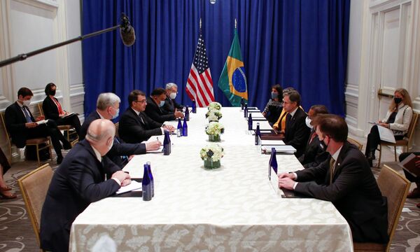 Secretário de Estado dos EUA, Antony Blinken (à direita), e ministro das Relações Exteriores do Brasil, Carlos França (à esquerda), em reunião durante a 76ª sessão da Assembleia Geral da ONU. - Sputnik Brasil