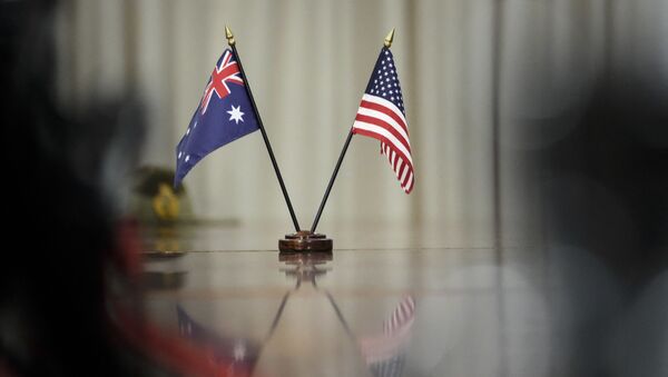 Bandeiras australiana e americana durante o encontro entre premiê da Austrália Scott Morrison e o secretário de Defesa dos EUA Lloyd Austin no Pentágono, 22 de setembro de 2021 - Sputnik Brasil
