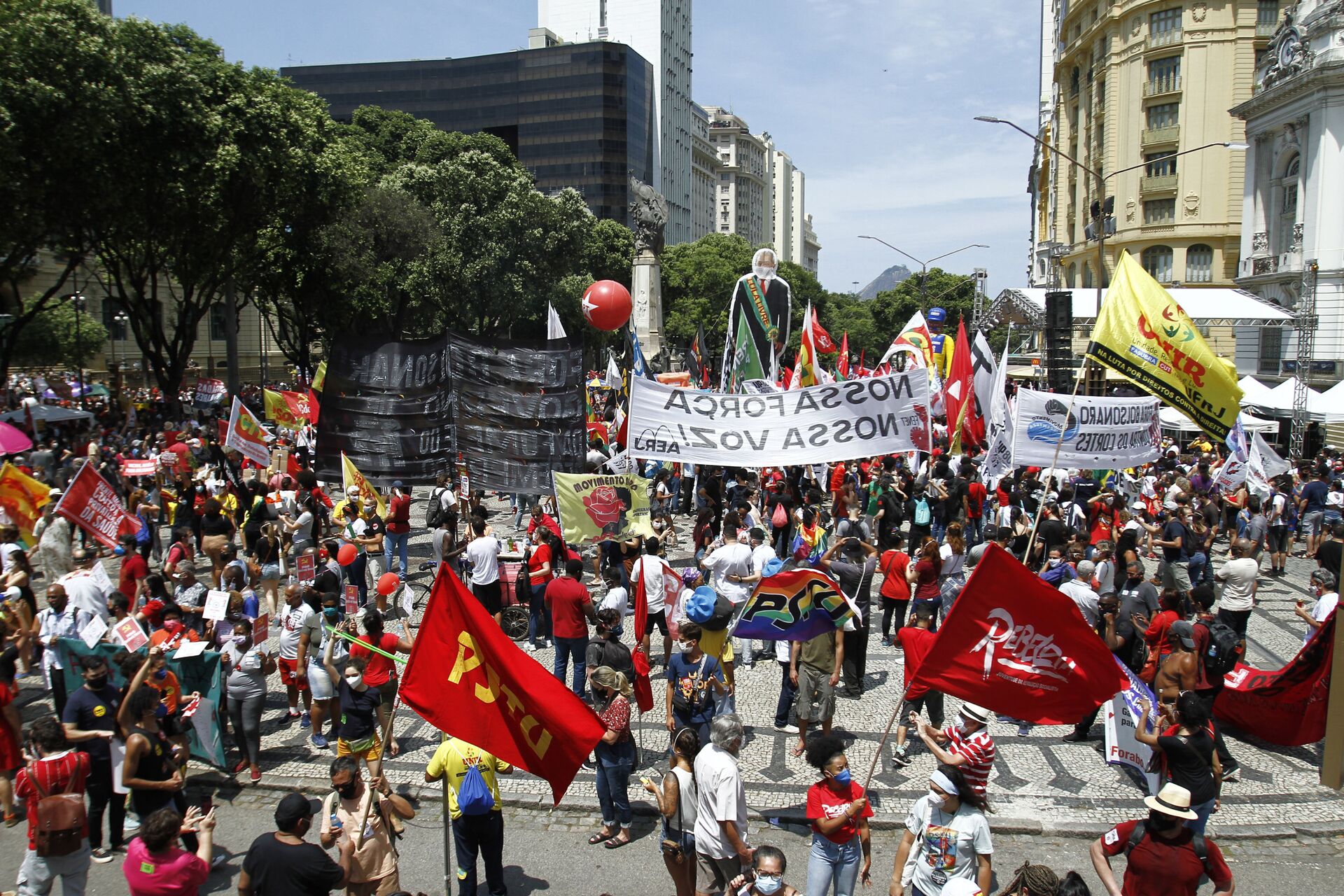 Manifestantes ocuparam ruas do Rio de Janeiro contra o governo do presidente Jair Bolsonaro, em 2 de outubro de 2021 - Sputnik Brasil, 1920, 09.11.2021
