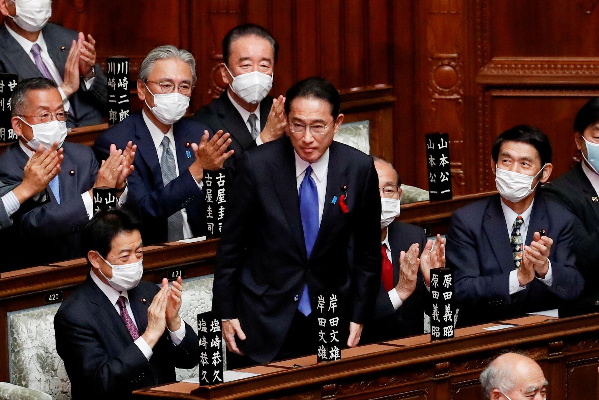 Fumio Kishida, recém-eleito premiê japonês, após votação na câmara baixa do parlamento em Tóquio, 4 de outubro de 2021 - Sputnik Brasil, 1920, 09.11.2021
