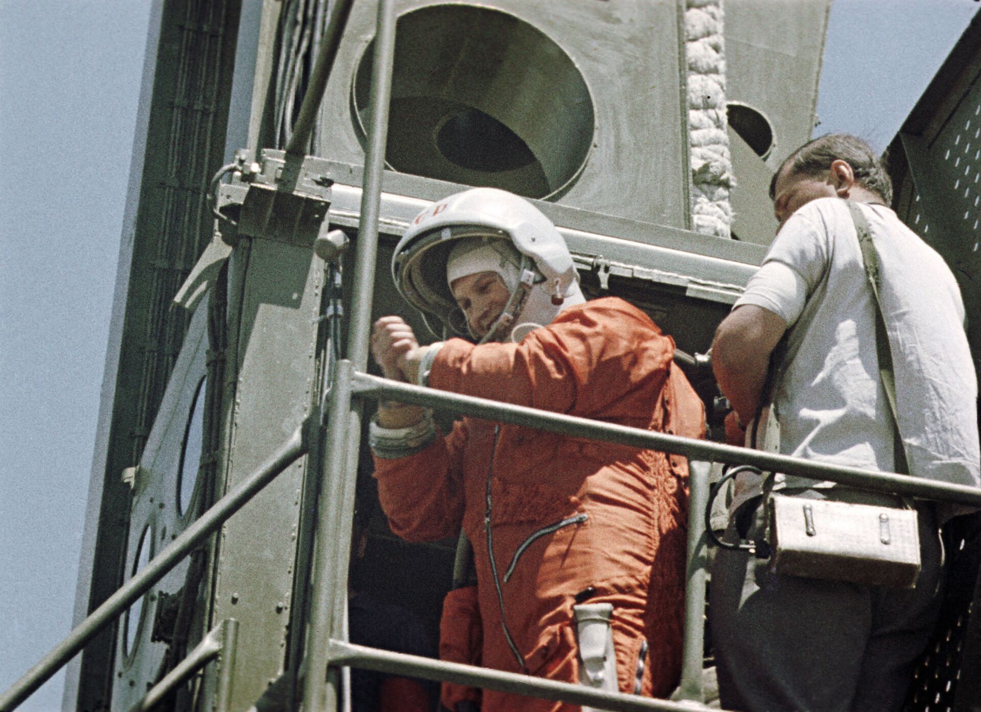 Valentina Tereshkova, a primeira mulher cosmonauta a viajar ao espaço, antes de seu voo em 16 de junho de 1963 - Sputnik Brasil, 1920, 16.06.2023