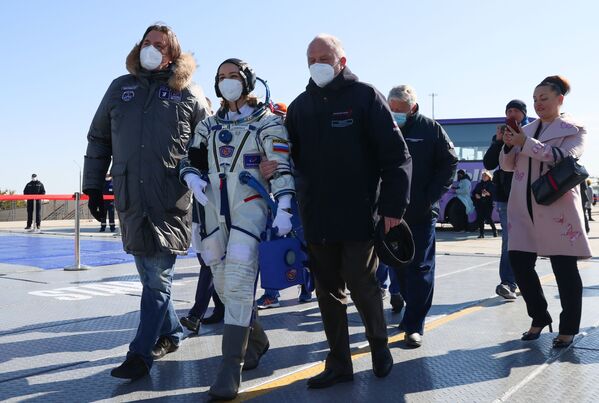 Atriz Yulia Peresild antes do lançamento da espaçonave Soyuz MS-19, 5 de outubro de 2021. - Sputnik Brasil