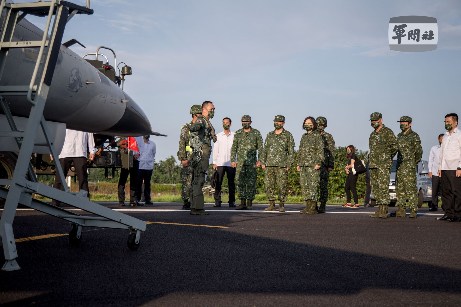 Tsai Ing-wen, presidente de Taiwan, participa de exercício de decolagem e aterrissagem de caças da Força Aérea taiwanesa em Pingtung, Taiwan, 15 de setembro de 2021 - Sputnik Brasil, 1920, 09.11.2021