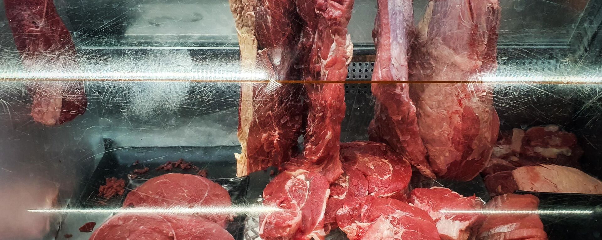 Consumidores reduziram o consumo de carne devido ao alto preço - Sputnik Brasil, 1920, 13.08.2024