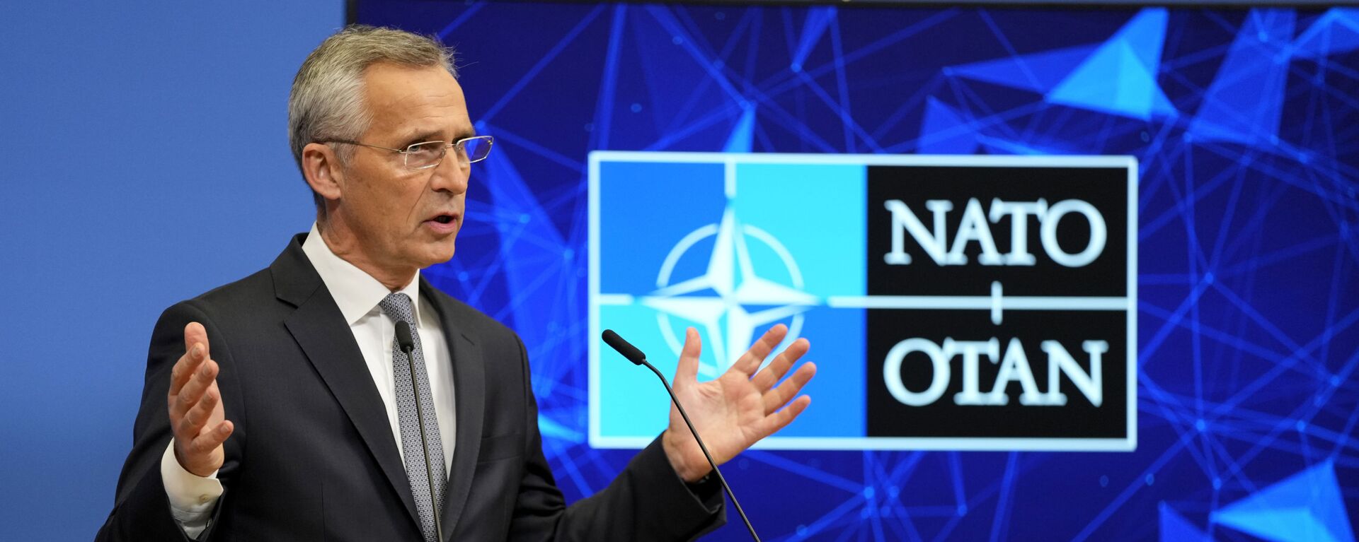 Secretário-geral da OTAN, Jens Stoltenberg, fala em coletiva após reunião dos ministros da Defesa da OTAN em Bruxelas, 22 de outubro de 2021 - Sputnik Brasil, 1920, 22.04.2023