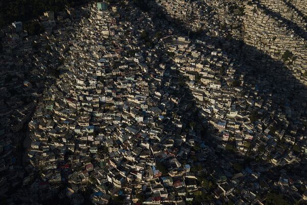 Vista aérea do subúrbio de Jalouise em Porto Príncipe, Haiti. - Sputnik Brasil