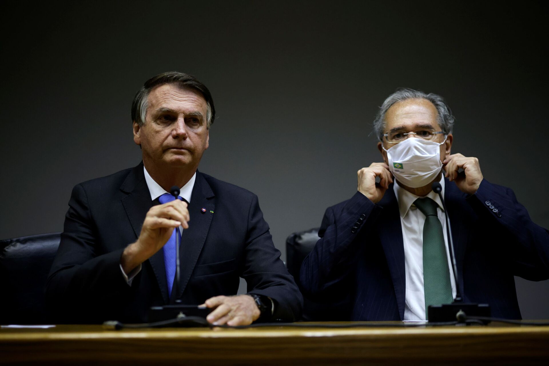 Presidente Jair Bolsonaro e ministro da Economia Paulo Guedes durante coletiva de imprensa no Ministério da Economia, 22 de outubro de 2021 - Sputnik Brasil, 1920, 04.01.2022
