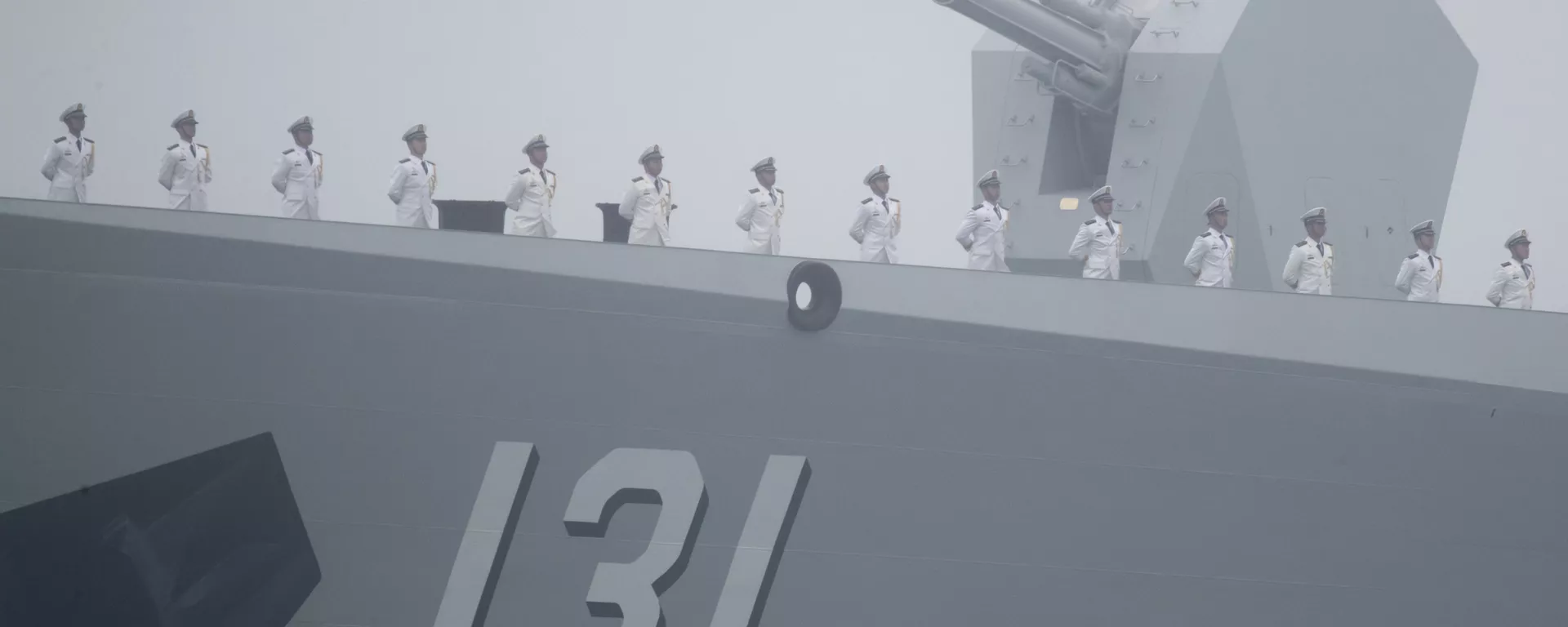 Marinheiros chineses a bordo do destróier de míssil guiado Type 052D Marinheiros chineses a bordo do destróier de míssil guiado Type 052D - Sputnik Brasil, 1920, 26.10.2021