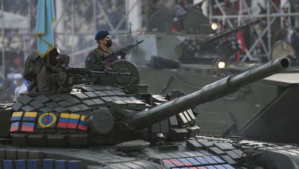 Tanque conduz durante parada militar comemorando Dia de Independência em Caracas, Venezuela, 5 de julho de 2021 - Sputnik Brasil
