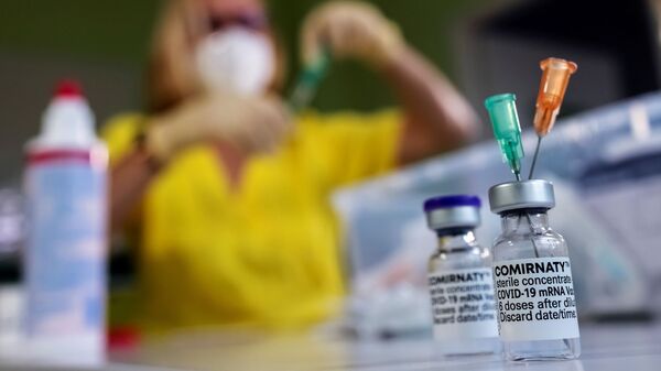 Vacina contra o novo coronavírus da Pfizer/BioNTech Comirnaty - Sputnik Brasil