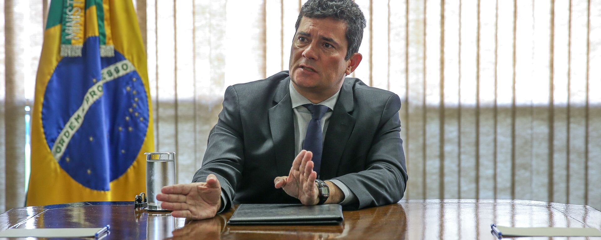 O ministro da Justiça, Sergio Moro, durante entrevista exclusiva à Folha em seu gabinete em Brasília em 19 de março de 2020 - Sputnik Brasil, 1920, 05.11.2021