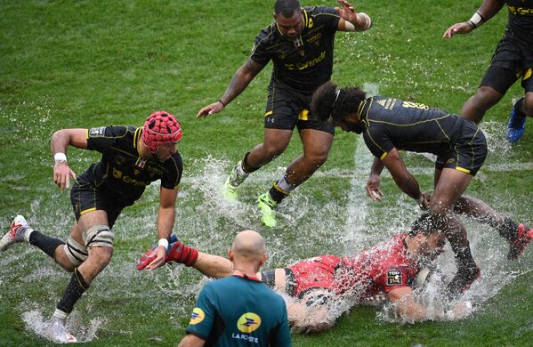 Partida de rugbi entre o Rugby Club Toulonnais e Biarritz Olympique, em Toulon, França, 30 de outubro de 2021. - Sputnik Brasil