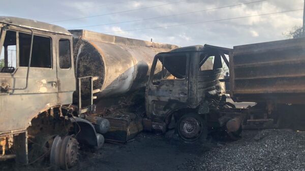Caminhões queimados em Freetown, Serra Leoa, 6 de novembro de 2021 - Sputnik Brasil