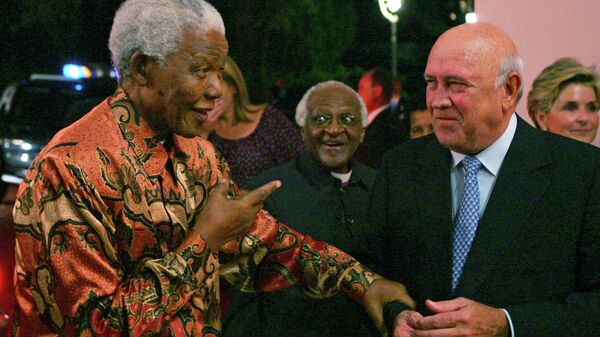 Nelson Mandela e o ex-presidente FW de Klerk chegam para o Nobel da Paz - Sputnik Brasil