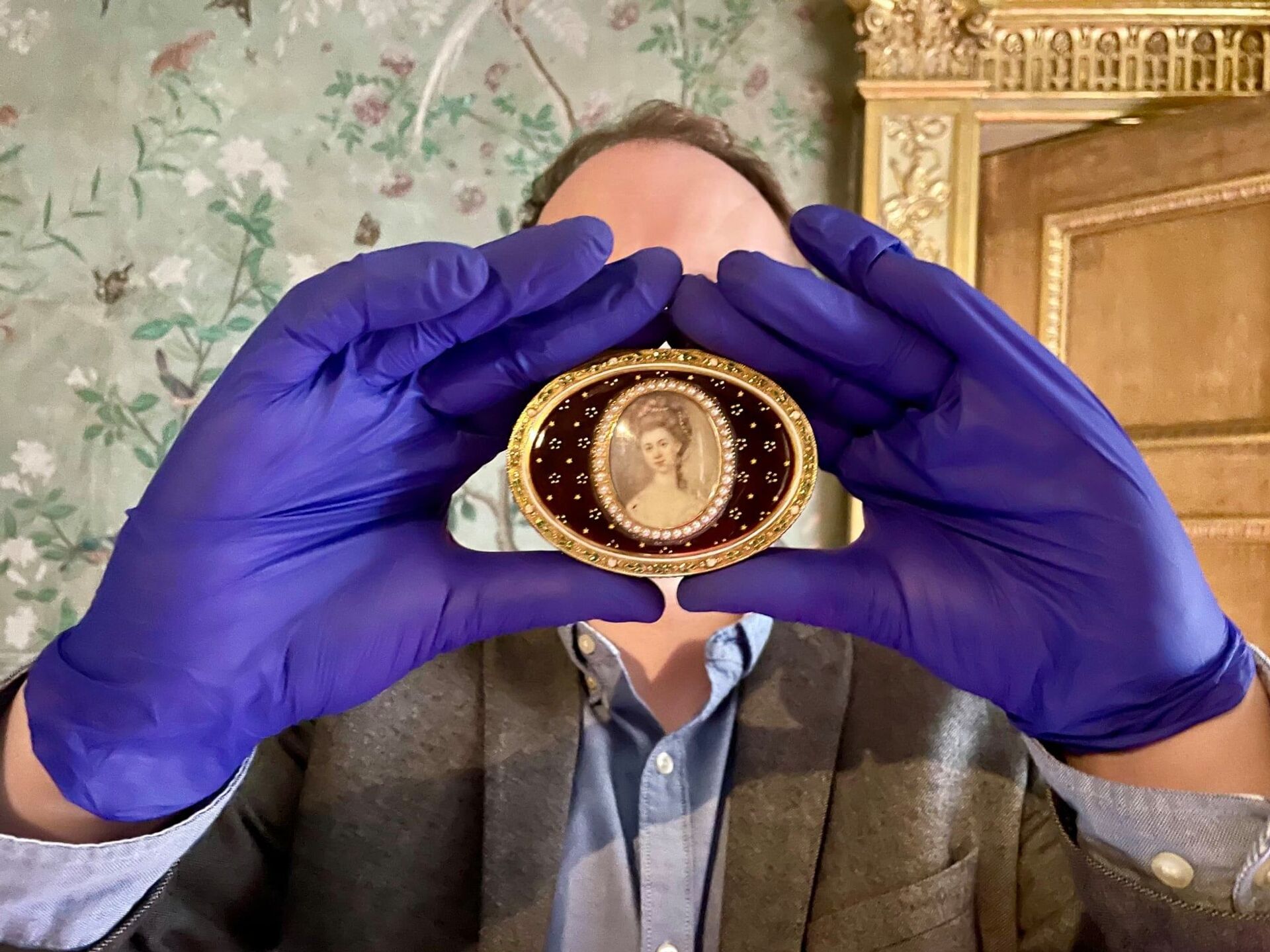 Junto com outros objetos preciosos, 24 pequenas caixas de ouro foram roubadas em 1981 do museu britânico Temple Newsam House - Sputnik Brasil, 1920, 11.11.2021