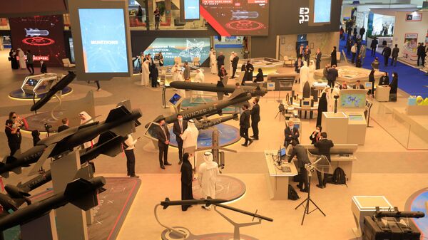Visitantes veem exibição da entidade de tecnologia de defesa Edge no Show Aéreo de Dubai, Emirados Árabes Unidos, 14 de novembro de 2021 - Sputnik Brasil
