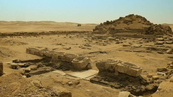 Ruínas de templo solar perdido são encontradas em escavação no Egito  - Sputnik Brasil