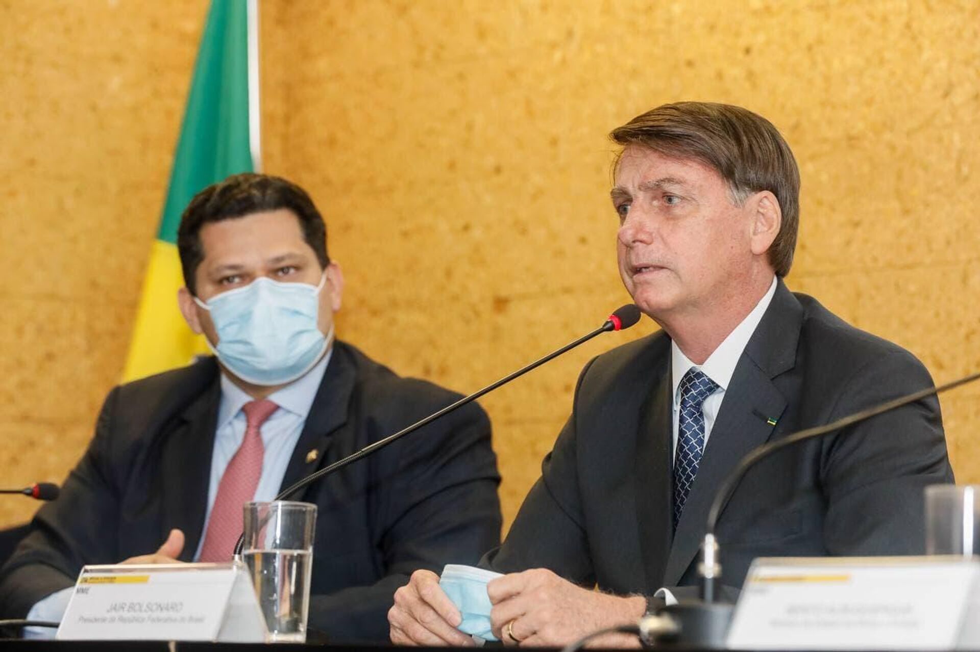 Os presidentes da República, Jair Bolsonaro, e da CCJ, Davi Alcolumbre - Sputnik Brasil, 1920, 16.11.2021